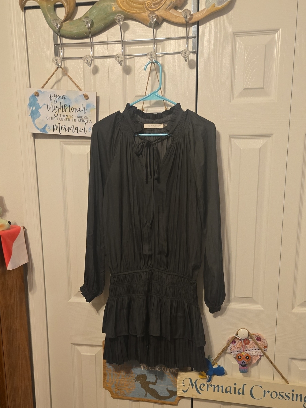 Mustard Seed Gray Black Long-Sleeve Tiered Mini Dress